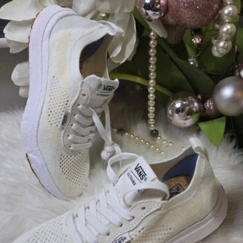 Vans UltraRange VR3 Skate Shoes womens Sneakers Color:True White New